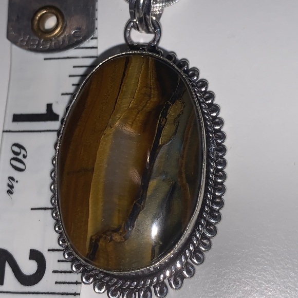 Tiger eye and silver pendant in a silver chain. - Picture 7 of 8